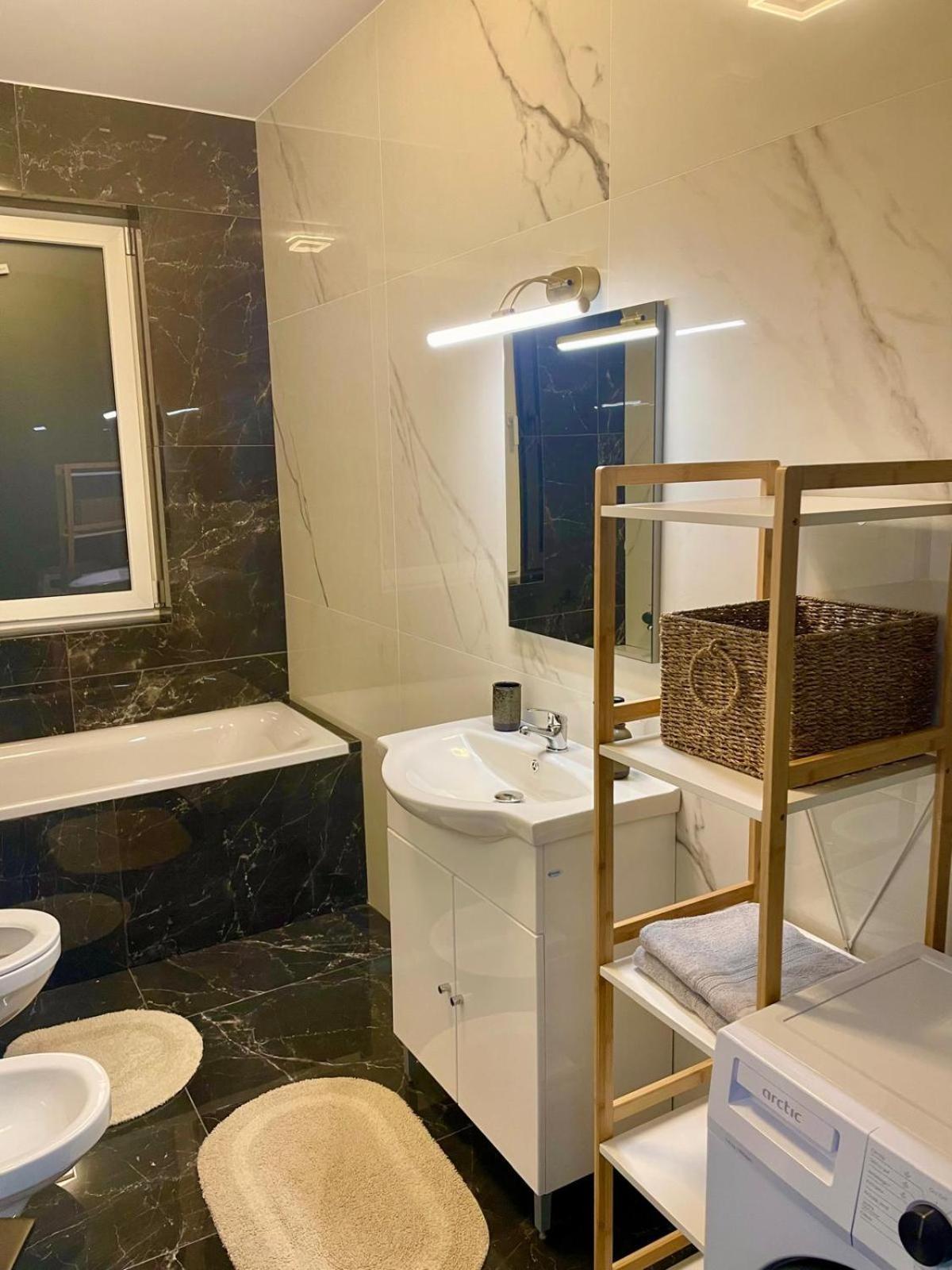 Wald Central Residence Radauţi Bagian luar foto